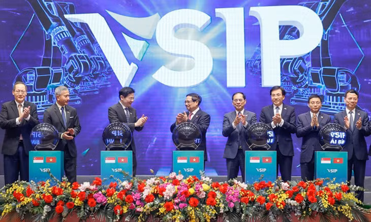 Thủ tướng Phạm Minh Chính và Thủ tướng Lawrence Wong tại lễ khởi công khu công nghiệp VSIP Thái Bình