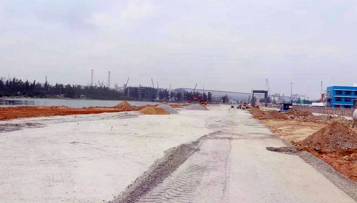 Dự án đường trục liên cảng Dung Quất 1 thuộc địa phận xã Bình Thạnh, huyện Bình Sơn sau nhiều năm thi công vẫn dở dang