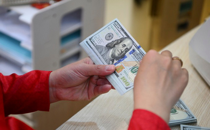 Giao dịch USD tại ngân hàng thương mại