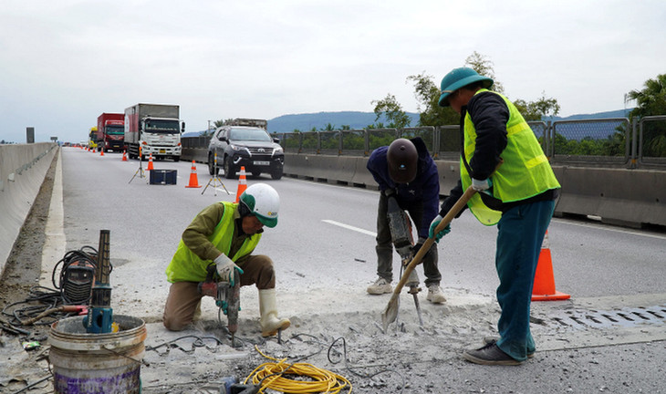 Nhà thầu sửa chữa khe co giãn trên đoạn cao tốc Quốc lộ 45 - Nghi Sơn Nhà thầu sửa chữa khe co giãn trên đoạn cao tốc Quốc lộ 45 - Nghi Sơn