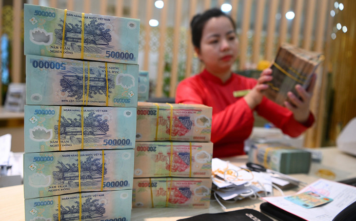 Giao dịch tại quầy ở một ngân hàng tư nhân Giao dịch tại quầy ở một ngân hàng tư nhân