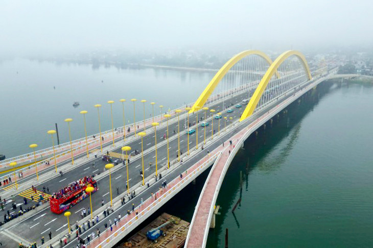 Cầu Nguyễn Hoàng được thông xe kỹ thuật Cầu Nguyễn Hoàng được thông xe kỹ thuật