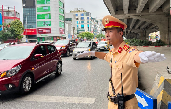CSGT Hà Nội ngăn chặn kịp thời nhiều hành vi vi phạm trật tự an toàn giao thông