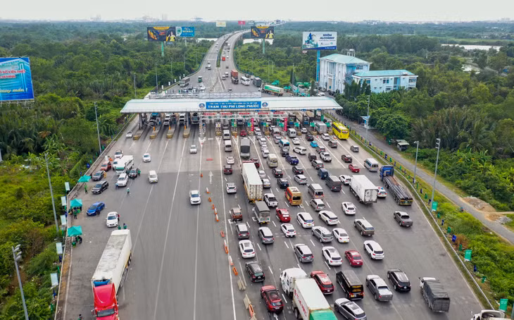 Cao tốc TP.HCM - Long Thành - Dầu Giây đoạn qua TP.HCM thường xuyên ùn tắc