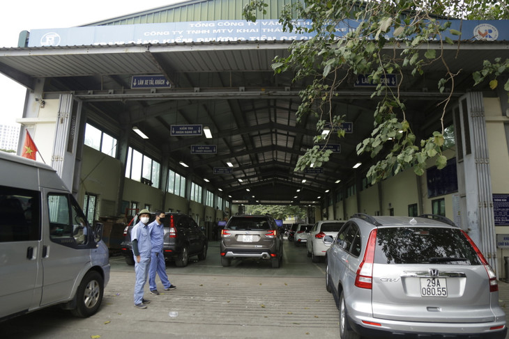 Đăng kiểm xe tại một đơn vị ở Hà Nội