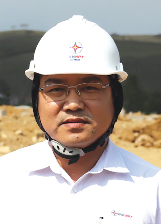 Ông Nguyễn Văn Tình, Phó Giám đốc Ban Quản lý dự án các công trình điện miền Trung, thuộc Tổng công ty Truyền tải điện quốc gia Ông Nguyễn Văn Tình, Phó Giám đốc Ban Quản lý dự án các công trình điện miền Trung, thuộc Tổng công ty Truyền tải điện quốc gia