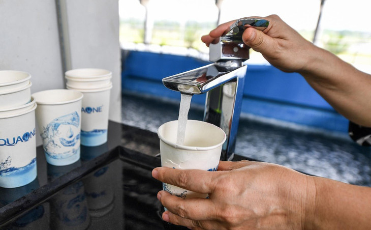 Hiện chi phí cấu thành giá nước sạch như tiền lương, nhân công... đã tăng dẫn đến phải tăng giá nước sạch để bảo đảm chất lượng nước cho người dân.