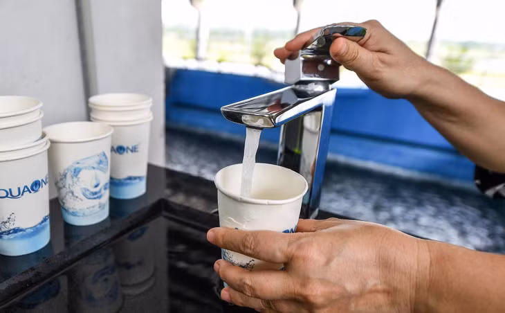 Hiện chi phí cấu thành giá nước sạch như tiền lương, nhân công... đã tăng dẫn đến phải tăng giá nước sạch để bảo đảm chất lượng nước cho người dân.