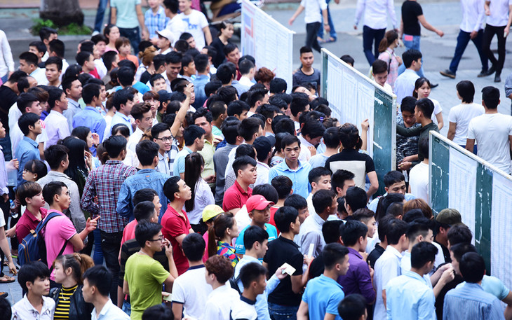 Lao động xem danh sách phòng thi trong Kỳ thi năng lực tiếng Hàn tại Hà Nội