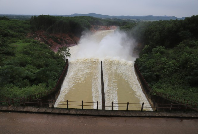 Hồ Kẻ Gỗ tăng lưu lượng xả lũ vào ngày 31/10