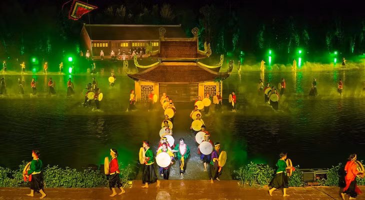 Tái hiện không gian văn hóa qua các show thực cảnh tầm cỡ, tương tự như Ký ức Hội An, Tinh hoa Bắc Bộ…