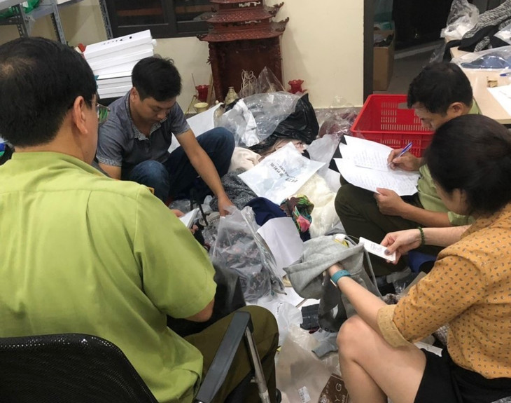 Biến hàng giả thành hàng hiệu bất chấp việc vi phạm pháp luật