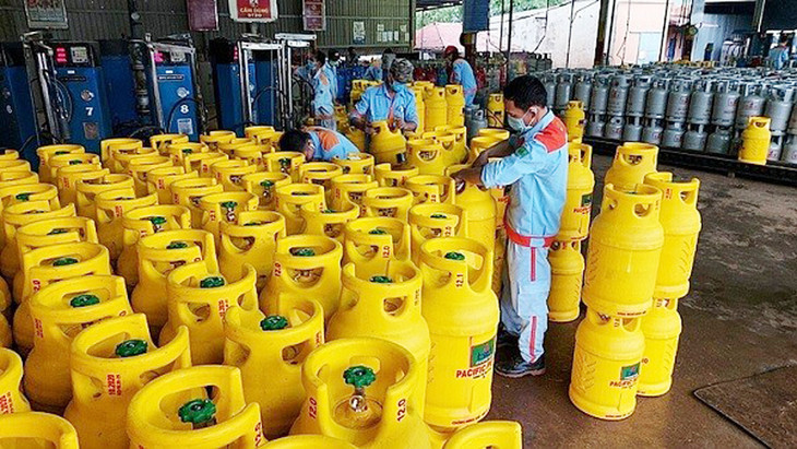 Giá gas bật tăng hơn 230.000 đồng/bình 45kg