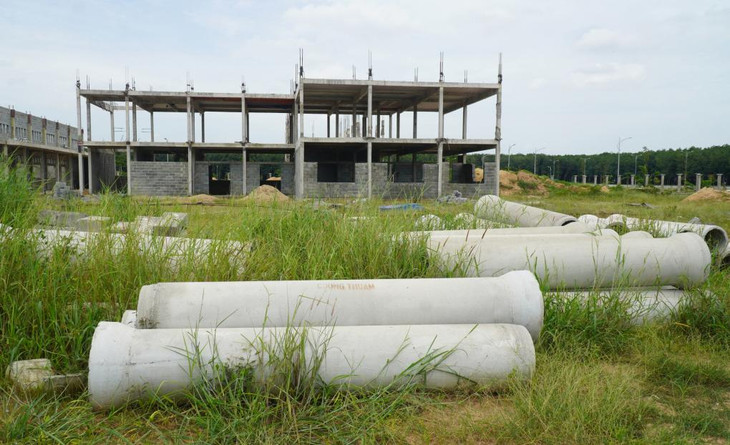 Công trình Trường THCS tại Khu tái định cư Lộc An - Bình Sơn bị chậm tiến độ.