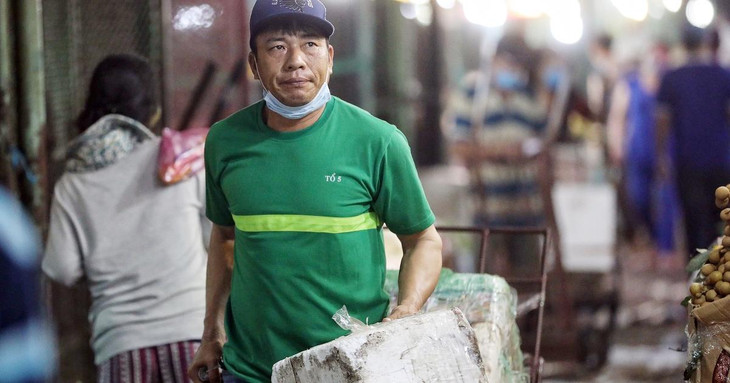 Bảo hiểm xã hội Việt Nam đã chi hỗ trợ 356.000 lao động từ quỹ bảo hiểm thất nghiệp. Ảnh minh họa