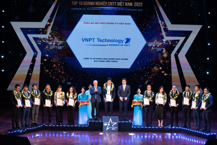 VNPT Technology lọt Top 10 doanh nghiệp sản xuất, phân phối thiết bị viễn thông, CNTT 2022 ảnh 1