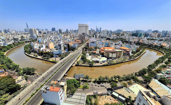 Đường Trường Sa và Hoàng Sa uốn lượn theo kênh Nhiêu Lộc - Thị Nghè.