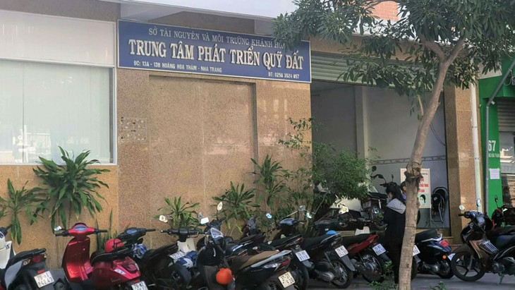 Chi ủy Chi bộ và Giám đốc Trung tâm Phát triển quỹ đất tỉnh Khánh Hòa bị kỷ luật.