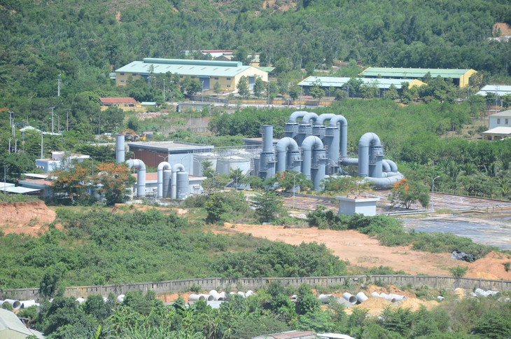 Ranh giới Dự án Khu văn hoá tâm linh Đà Sơn và bãi rác Khánh Sơn chỉ cách nhau một bức tường