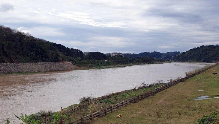 Trưa 9/2, mực nước trên sông Hồng khu vực Lũng Pô (Bát Xát) dâng cao