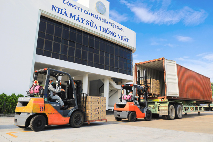 Mới đây, Vinamilk đã mở đầu năm 2021 với lô hàng lớn đầu năm xuất khẩu đi Trung Quốc gồm sữa hạt cao cấp và sữa đặc