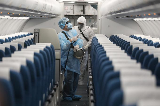 Khử khuẩn trên máy bay Vietnam Airlines