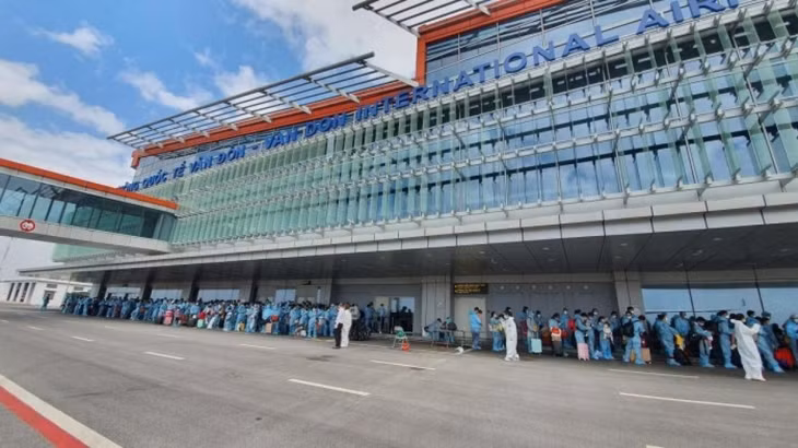 Cục Hàng không Việt Nam vừa đề nghị Bộ Giao thông vận tải gia hạn thời gian đóng cửa Sân bay Vân Đồn (Quảng Ninh) đến 12h ngày 21/2