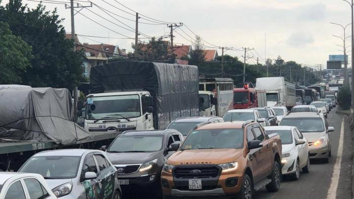 Quốc lộ 51 kết nối Đồng Nai và Bà Rịa - Vũng Tàu đã quá tải thường xuyên kẹt xe vào giờ cao điểm