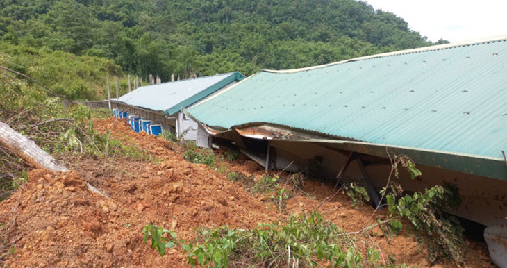 Đất đá vùi lấp nhiều phòng ở khu ký túc Trường Phổ thông dân tộc bán trú THCS Trung Lý