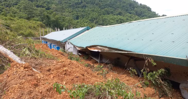 Đất đá vùi lấp nhiều phòng ở khu ký túc Trường Phổ thông dân tộc bán trú THCS Trung Lý