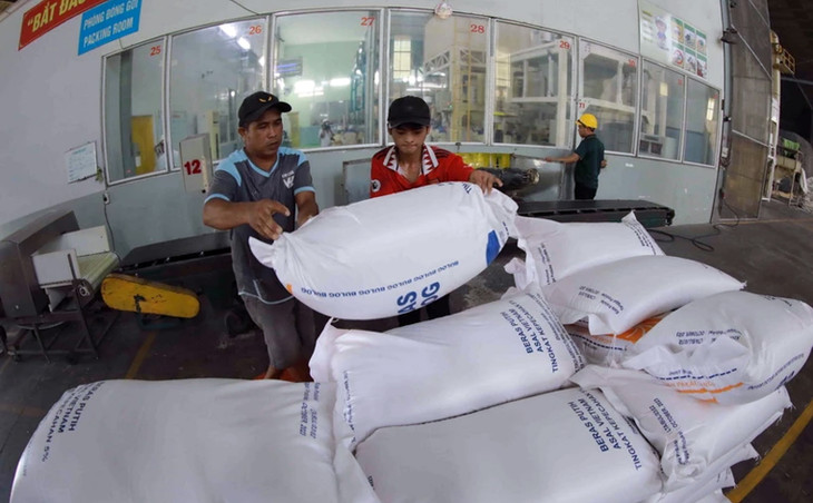 Sản phẩm gạo xuất khẩu tại một nhà máy Sản phẩm gạo xuất khẩu tại một nhà máy