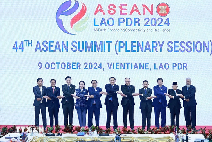 Thủ tướng Phạm Minh Chính và các Trưởng đoàn tham dự Phiên toàn thể Hội nghị Cấp cao ASEAN lần thứ 44. Ảnh: TTXVN