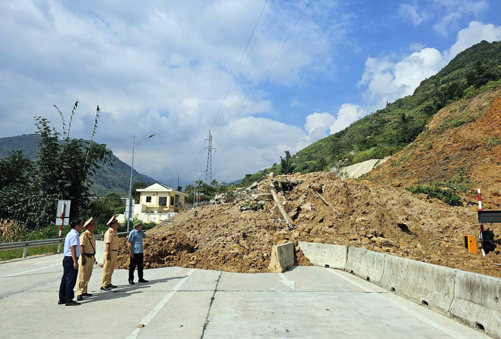 Điểm sạt lở cầu Móng Sến ở Lào Cai