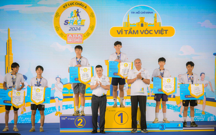 BTC trao 60 giải cho các cá nhân có thành tích tốt nhất ở 6 nội dung thi đấu tại S-Race TP.HCM 2024