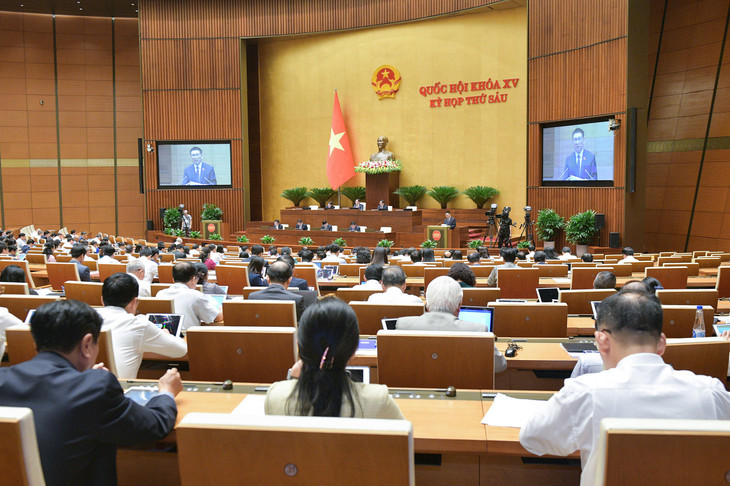 Về dự toán NSNN và phương án phân bổ NSTW năm 2024, Bộ trưởng Bộ Tài chính Hồ Đức Phớc nêu rõ, dự toán thu NSNN năm 2024 tăng khoảng 5% so với dự toán và ước thực hiện năm 2023.