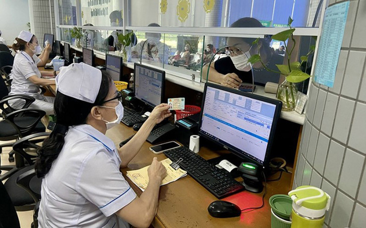 Từ ngày 3/12, người dân có thể xuất trình căn cước công dân khi khám, chữa bệnh bảo hiểm y tế.