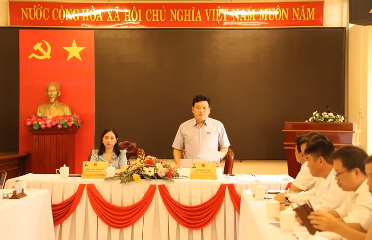 Các đại biểu quốc hội tỉnh Bình Phước làm việc với Ban lãnh đạo Công ty Điện lực Bình Phước.