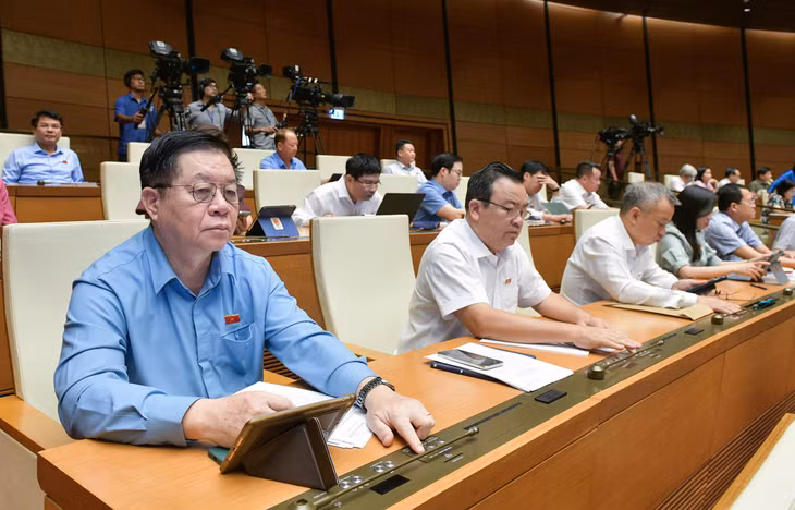 Các đại biểu Quốc hội biểu quyết bằng hệ thống điện tử