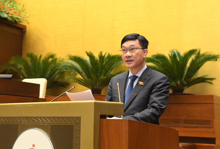 Chủ nhiệm Ủy ban Kinh tế Vũ Hồng Thanh trình bày Báo cáo giải trình, tiếp thu, chỉnh lý