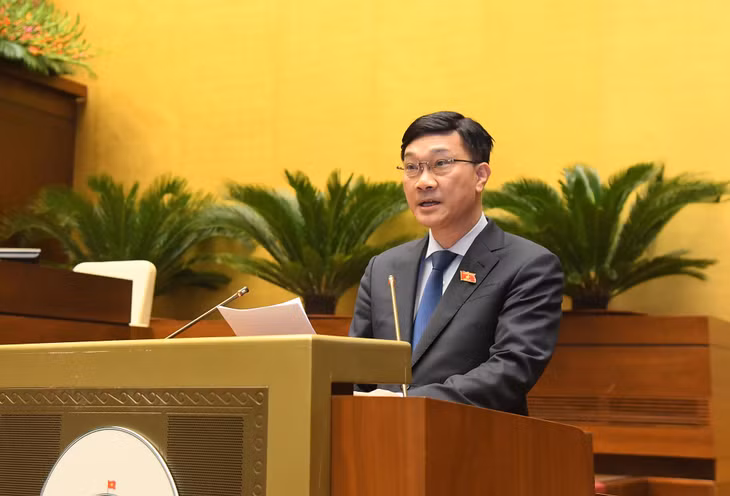 Chủ nhiệm Ủy ban Kinh tế Vũ Hồng Thanh trình bày Báo cáo giải trình, tiếp thu, chỉnh lý