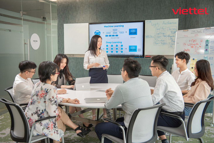 Mỗi năm, gần 1.000 nhân sự trẻ trong lĩnh vực công nghệ cao chọn Viettel là nơi làm việc.