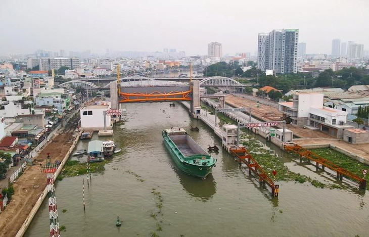Cống ngăn triều Tân Thuận - một trong 6 cống ngăn triều chính của dự án ngăn triều 10.000 tỉ đồng.