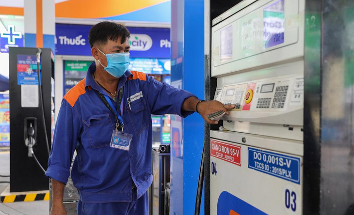 Giá xăng có thể tiếp tục giảm mạnh