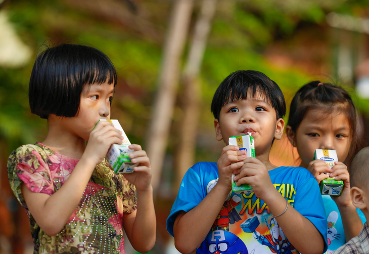 Gần nửa triệu em nhỏ tại các mái ấm, trung tâm bảo trợ xã hội… đã được thụ hưởng chương trình Quỹ sữa Vươn cao Việt Nam suốt 15 năm qua. Gần nửa triệu em nhỏ tại các mái ấm, trung tâm bảo trợ xã hội… đã được thụ hưởng chương trình Quỹ sữa Vươn cao Việt Nam suốt 15 năm qua.