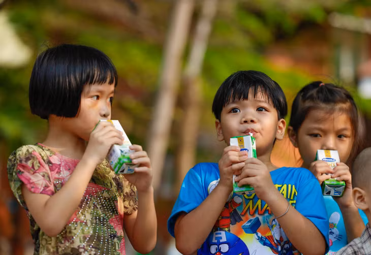 Gần nửa triệu em nhỏ tại các mái ấm, trung tâm bảo trợ xã hội… đã được thụ hưởng chương trình Quỹ sữa Vươn cao Việt Nam suốt 15 năm qua.