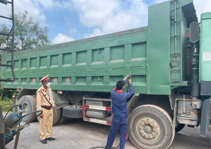 Hàng nghìn xe cơi nới, quá tải bị xử phạt trong một tháng qua Hàng nghìn xe cơi nới, quá tải bị xử phạt trong một tháng qua