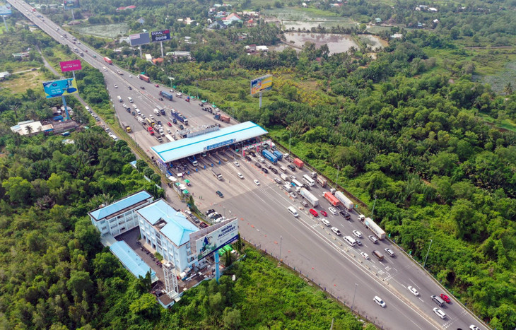 Ông Phạm Hồng Quang, Tổng giám đốc VEC (chủ đầu tư), cho biết chỉ còn 5 ngày nữa (1/8) là thời hạn cuối cùng để các phương tiện chuyển sang thuần thu phí tự động.