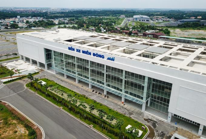 Sau hai năm hoạt động, bến xe mới vắng khách do xa trung tâm, đi lại chưa thuận tiện