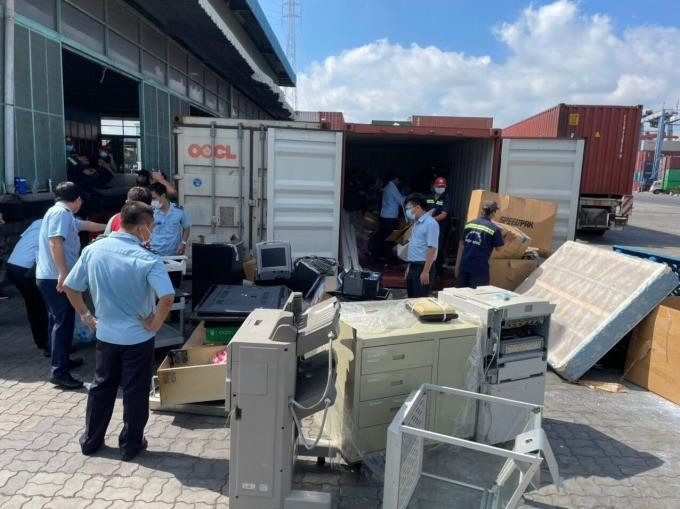 Hải quan TP.HCM phát hiện container hàng điện máy cũ nát (cấm nhập khẩu), tháng 7/2021