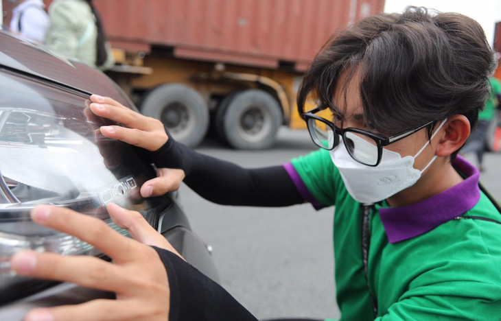 Theo ông Phạm Hồng Quang, tốc độ dán trung bình 1.500 đến 2.000 xe/ngày. Tuy nhiên đến nay, lượng xe tại Nam Bộ đã dán và có tài khoản sẵn sàng thanh toán chỉ mới khoảng 50%.